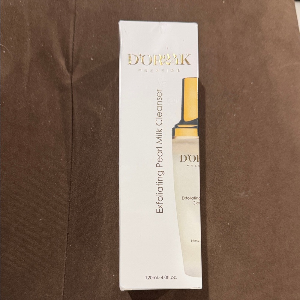 D'OR24K Exfoliating Pearl Milk Cleanser - Gold and White
